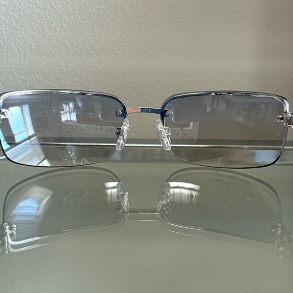 GUESS - Vintage Clear Blue Sunglasses EUC - Picture 1 of 12